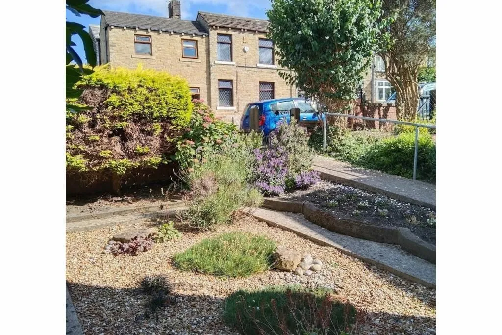 Huddersfield, West Yorkshire, HD4 6JZ - Online Auctions