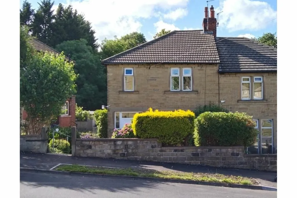 Huddersfield, West Yorkshire, HD4 6JZ - Online Auctions
