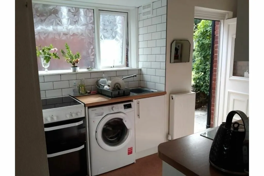 Huddersfield, West Yorkshire, HD4 6JZ - Online Auctions