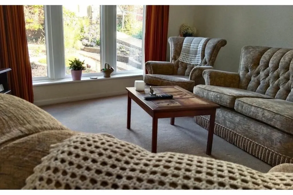 Huddersfield, West Yorkshire, HD4 6JZ - Online Auctions