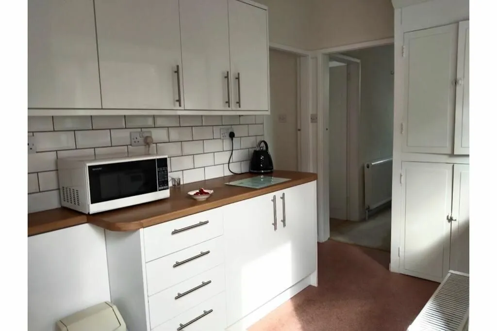 Huddersfield, West Yorkshire, HD4 6JZ - Online Auctions
