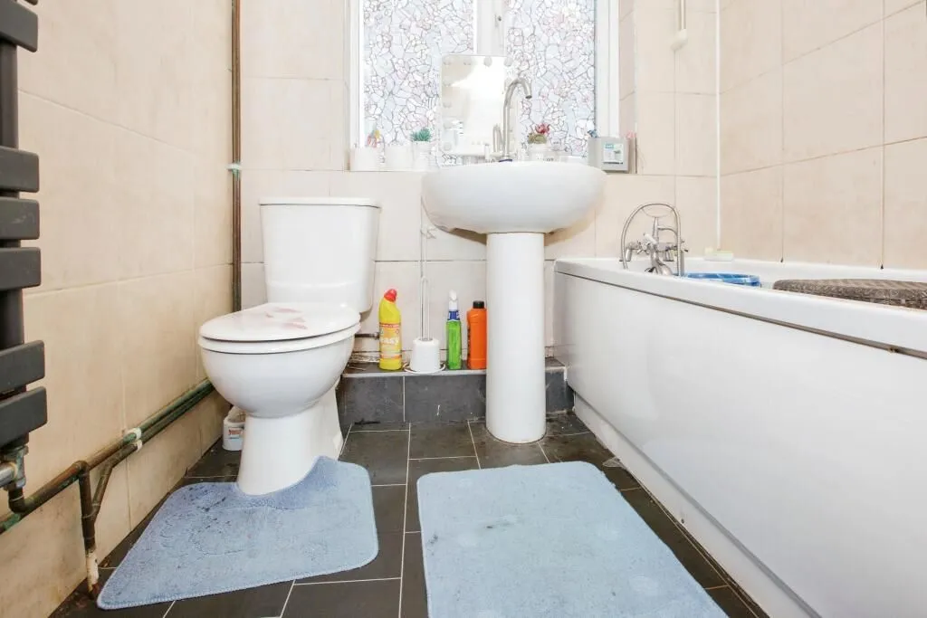 Leicester, Leicestershire, LE4 6RW - Online Auctions