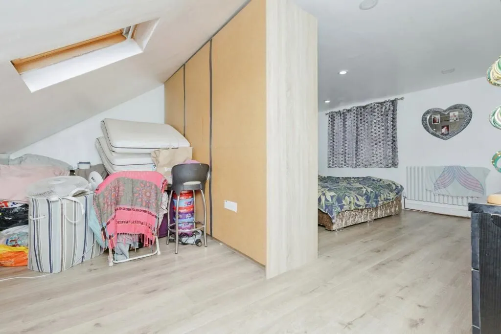 Leicester, Leicestershire, LE4 6RW - Online Auctions