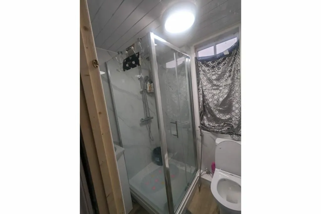 Leicester, Leicestershire, LE4 6RW - Online Auctions