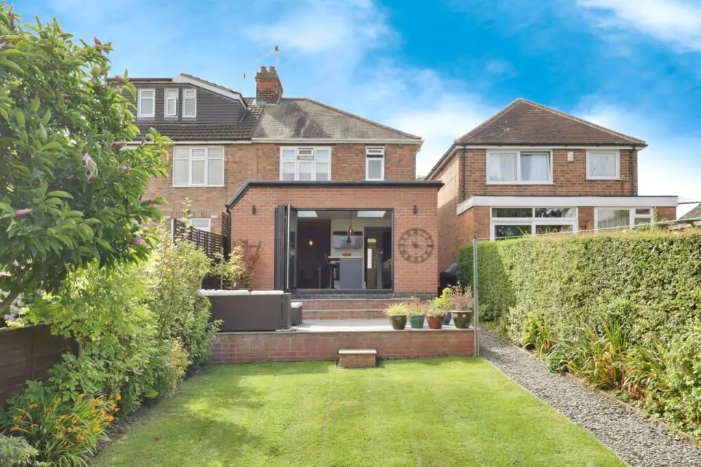 Loughborough, Leicestershire, LE11 5JR - Online Auctions