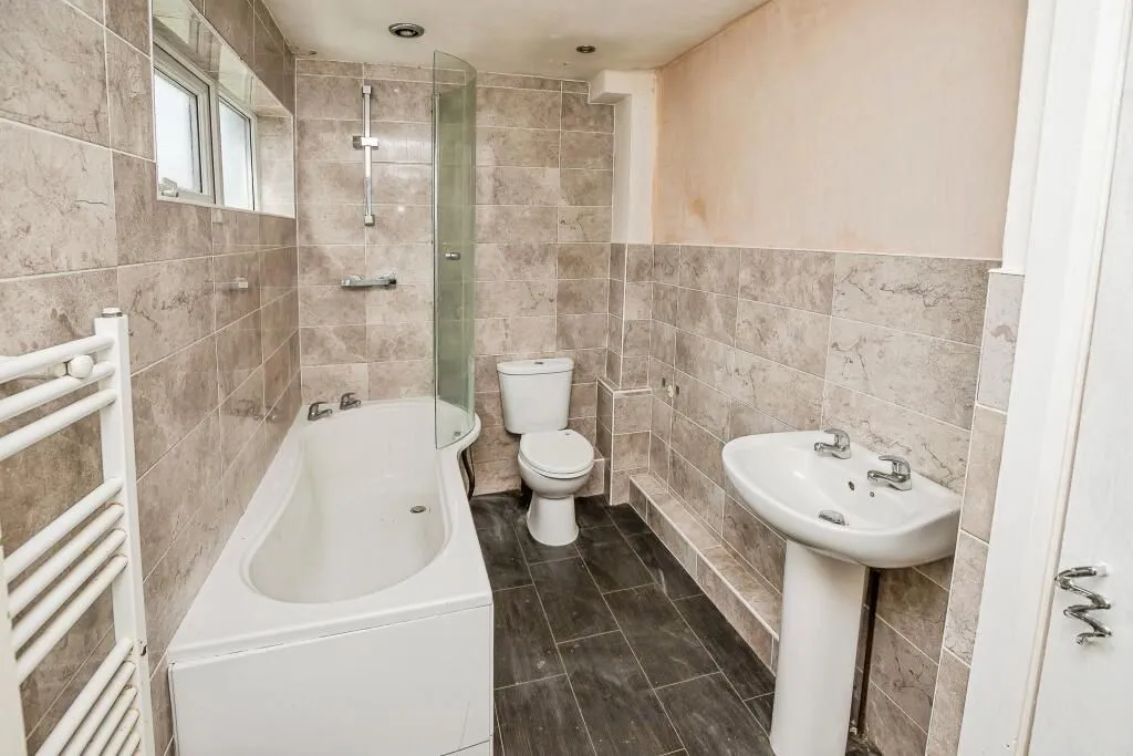 Holywell, Clwyd, CH8 7JL - Online Auctions