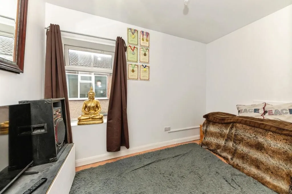 Grimsby, South Humberside, DN32 0LZ - Online Auctions