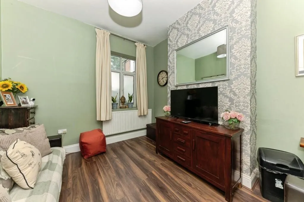 Grimsby, South Humberside, DN32 0LZ - Online Auctions