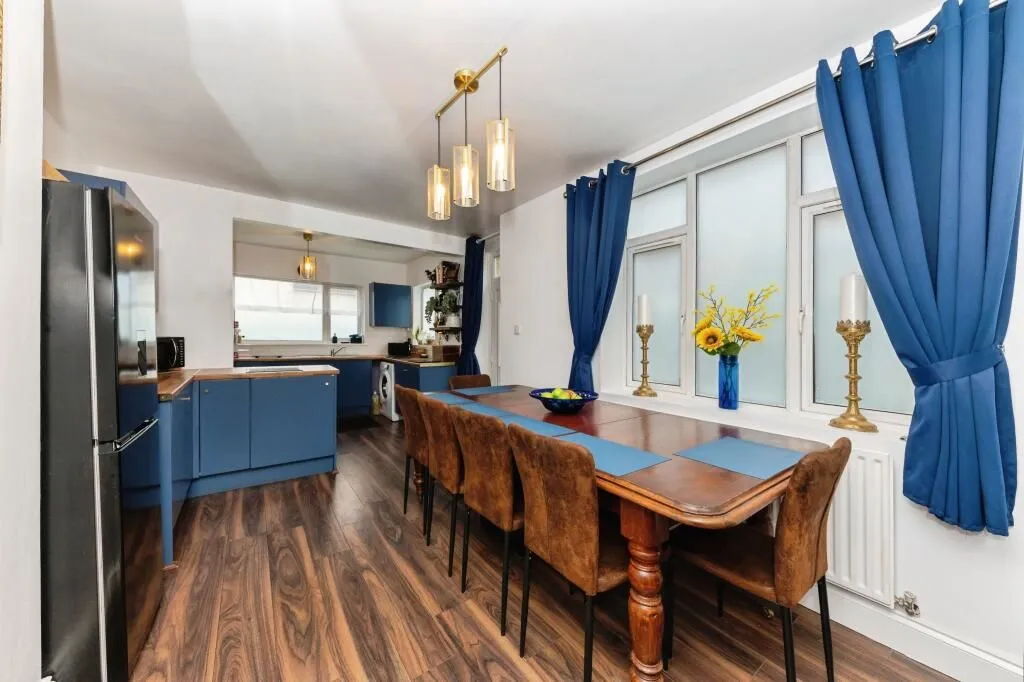 Grimsby, South Humberside, DN32 0LZ - Online Auctions