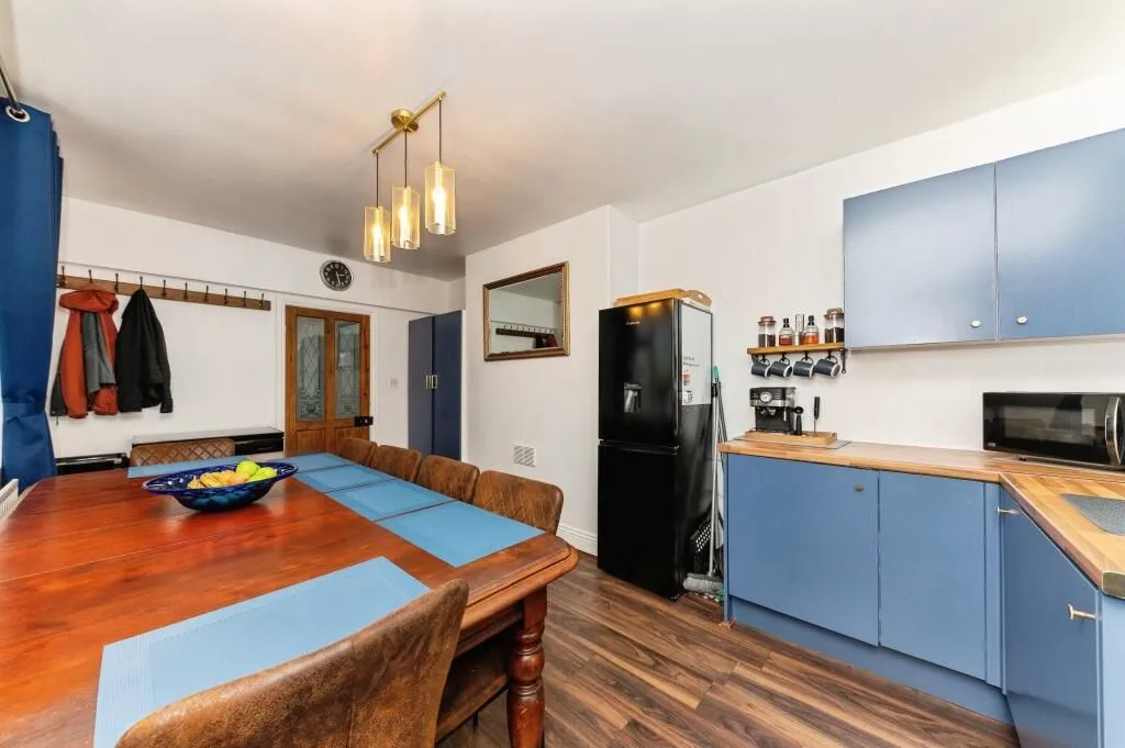 Grimsby, South Humberside, DN32 0LZ - Online Auctions