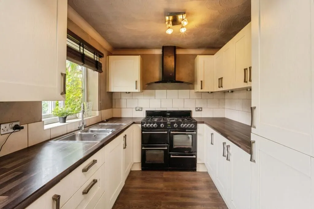 Leigh, Lancashire, WN7 5AS - Online Auctions
