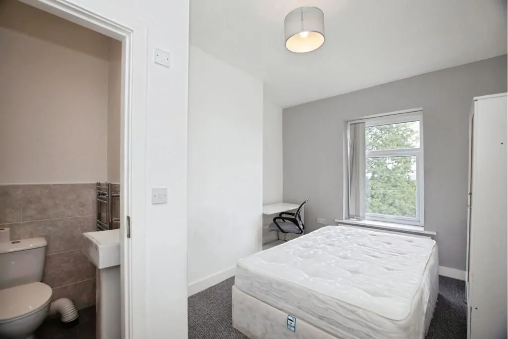 Burnley, Lancashire, BB11 4LH - Online Auctions