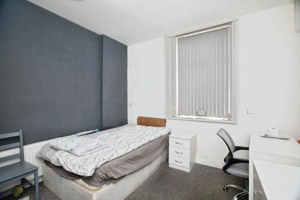 Burnley, Lancashire, BB11 4LH - Online Auctions