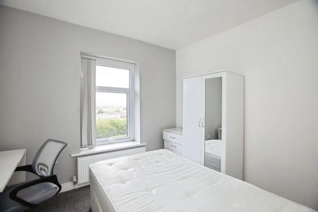 Burnley, Lancashire, BB11 4LH - Online Auctions