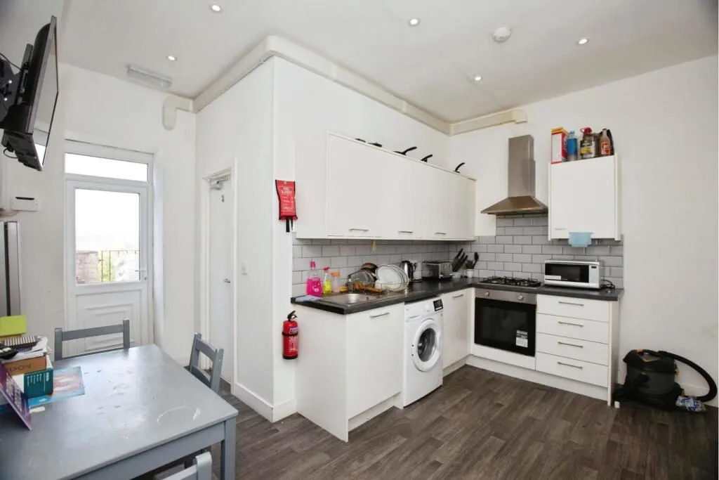 Burnley, Lancashire, BB11 4LH - Online Auctions