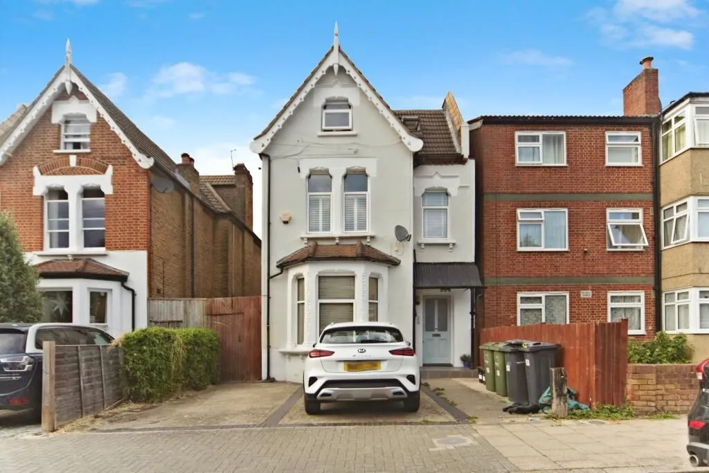 London, SW16 2EL - Online Auctions
