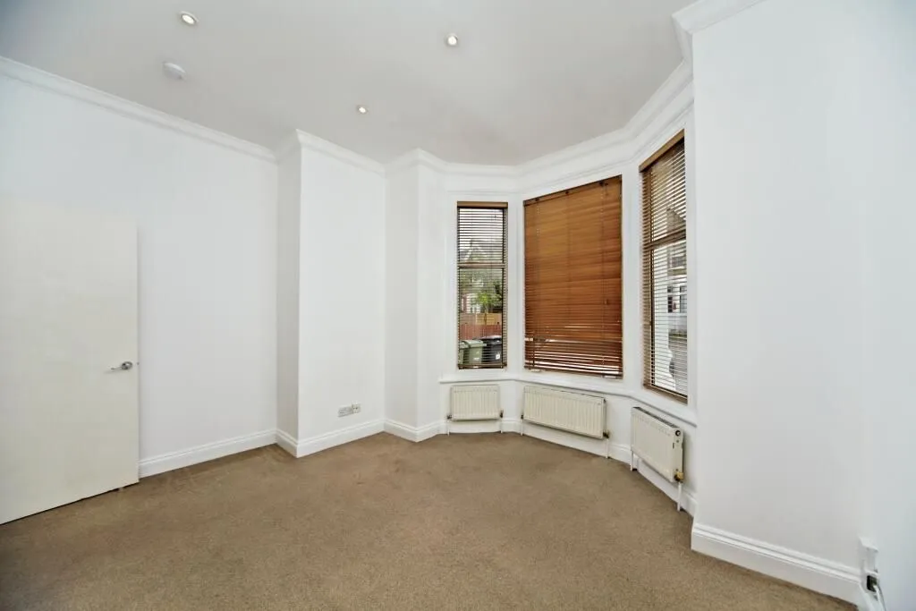 London, SW16 2EL - Online Auctions