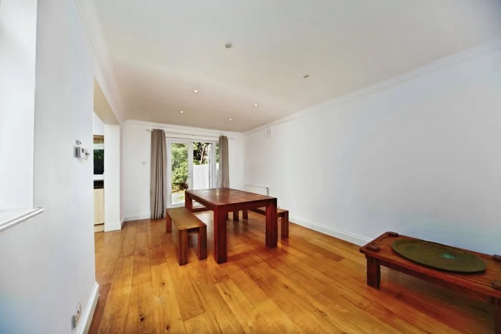London, SW16 2EL - Online Auctions