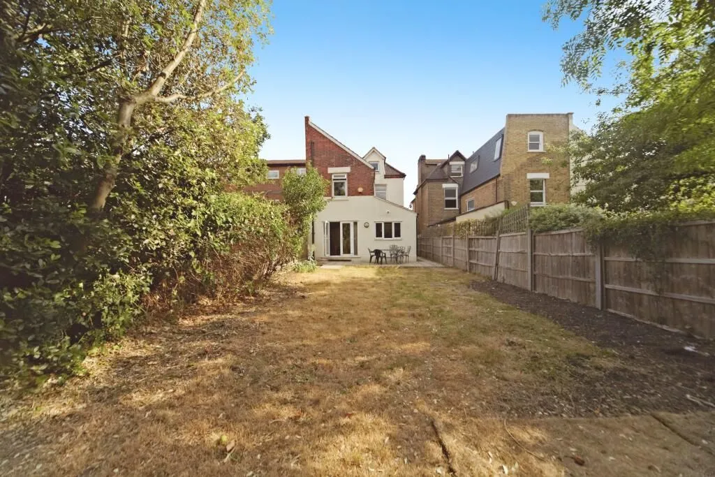 London, SW16 2EL - Online Auctions