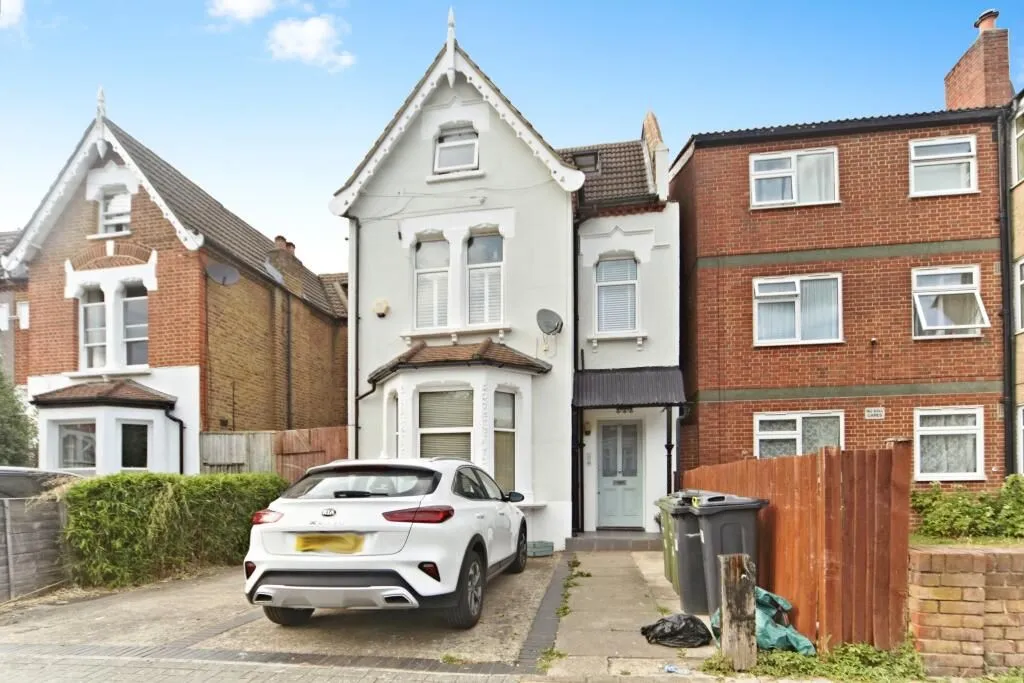 London, SW16 2EL - Online Auctions