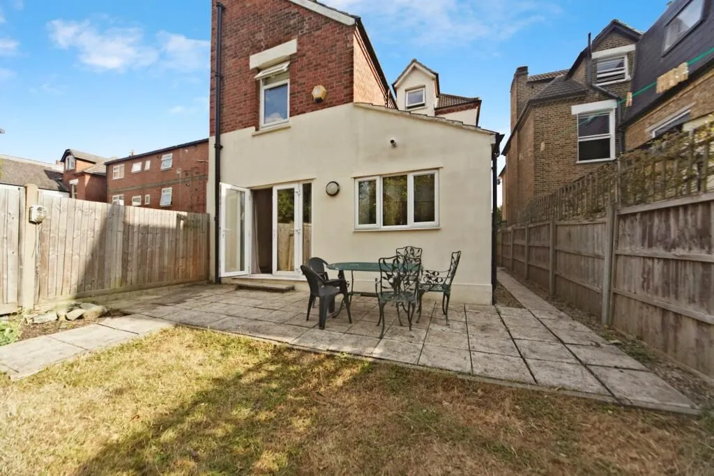 London, SW16 2EL - Online Auctions