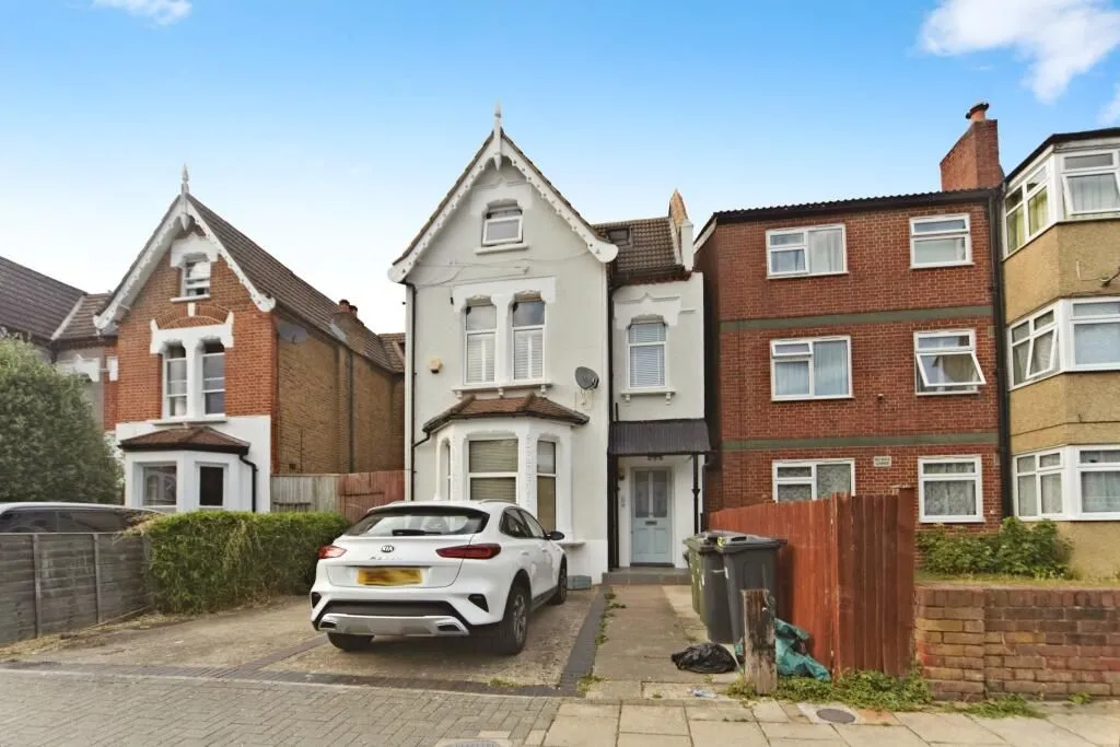 London, SW16 2EL - Online Auctions