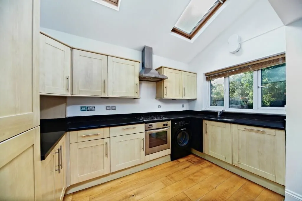 London, SW16 2EL - Online Auctions