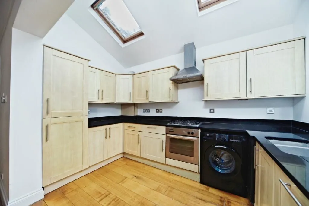 London, SW16 2EL - Online Auctions