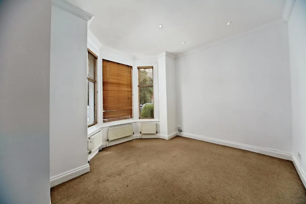 London, SW16 2EL - Online Auctions