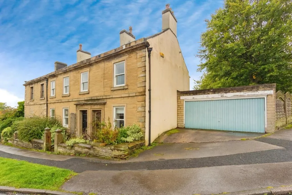 Hadfield, Glossop, Derbyshire, SK13 1NT - Online Auctions