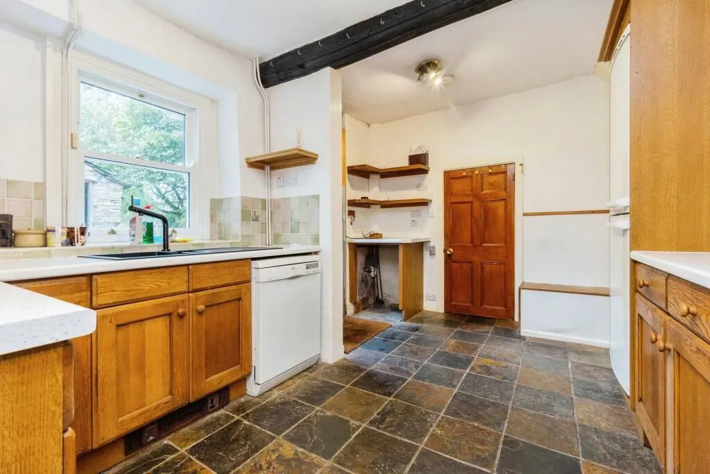Hadfield, Glossop, Derbyshire, SK13 1NT - Online Auctions