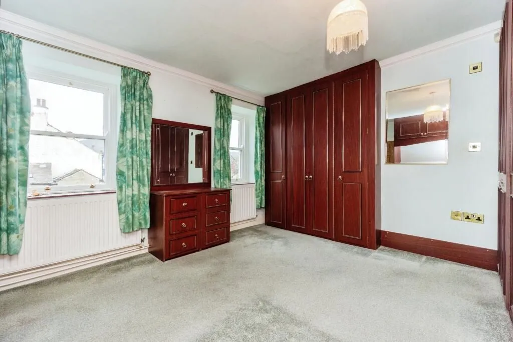 Hadfield, Glossop, Derbyshire, SK13 1NT - Online Auctions