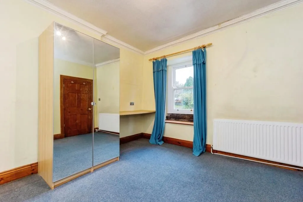 Hadfield, Glossop, Derbyshire, SK13 1NT - Online Auctions