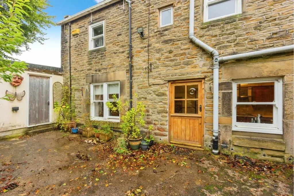 Hadfield, Glossop, Derbyshire, SK13 1NT - Online Auctions