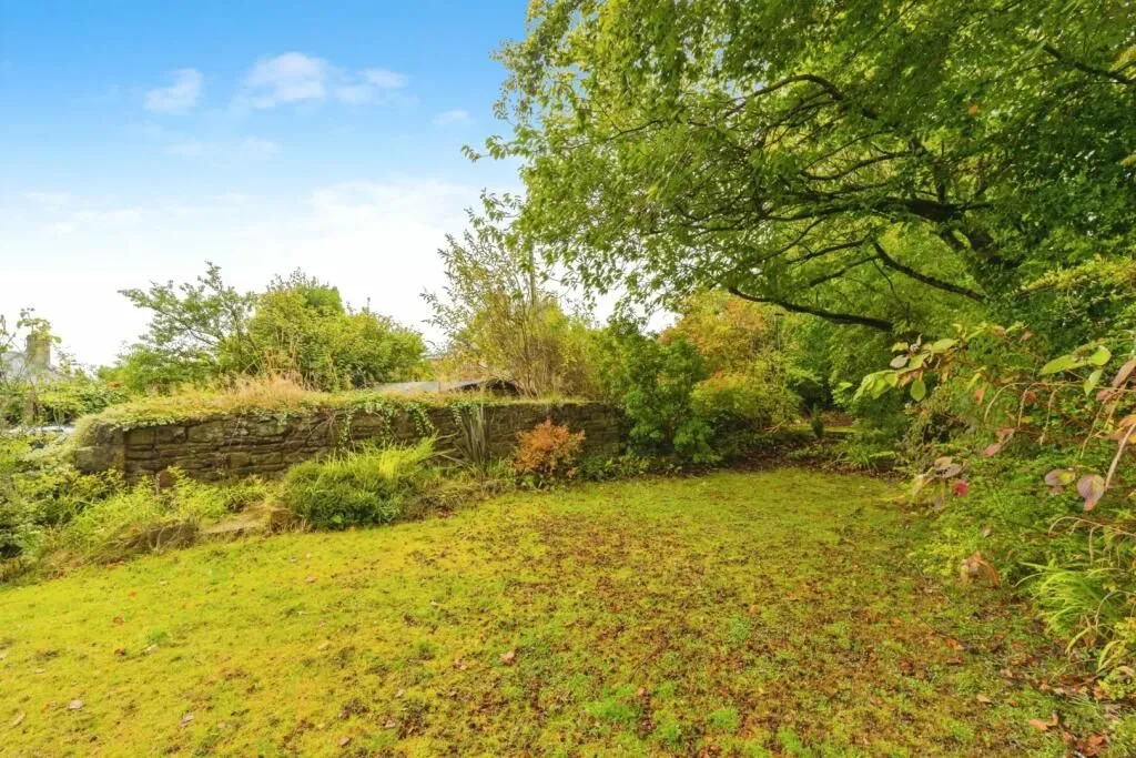 Hadfield, Glossop, Derbyshire, SK13 1NT - Online Auctions