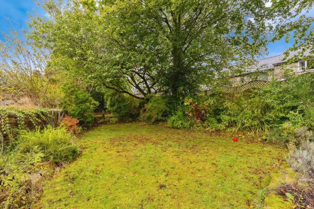 Hadfield, Glossop, Derbyshire, SK13 1NT - Online Auctions