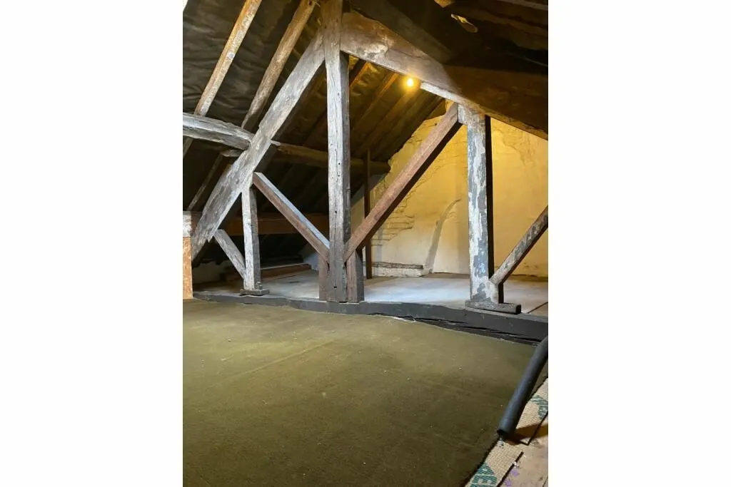 Hadfield, Glossop, Derbyshire, SK13 1NT - Online Auctions