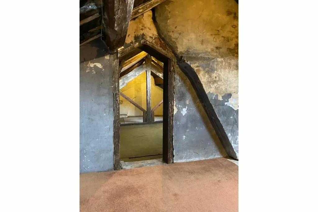 Hadfield, Glossop, Derbyshire, SK13 1NT - Online Auctions