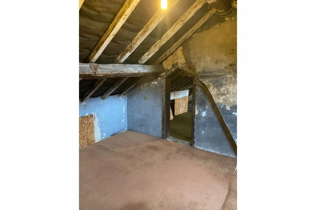 Hadfield, Glossop, Derbyshire, SK13 1NT - Online Auctions