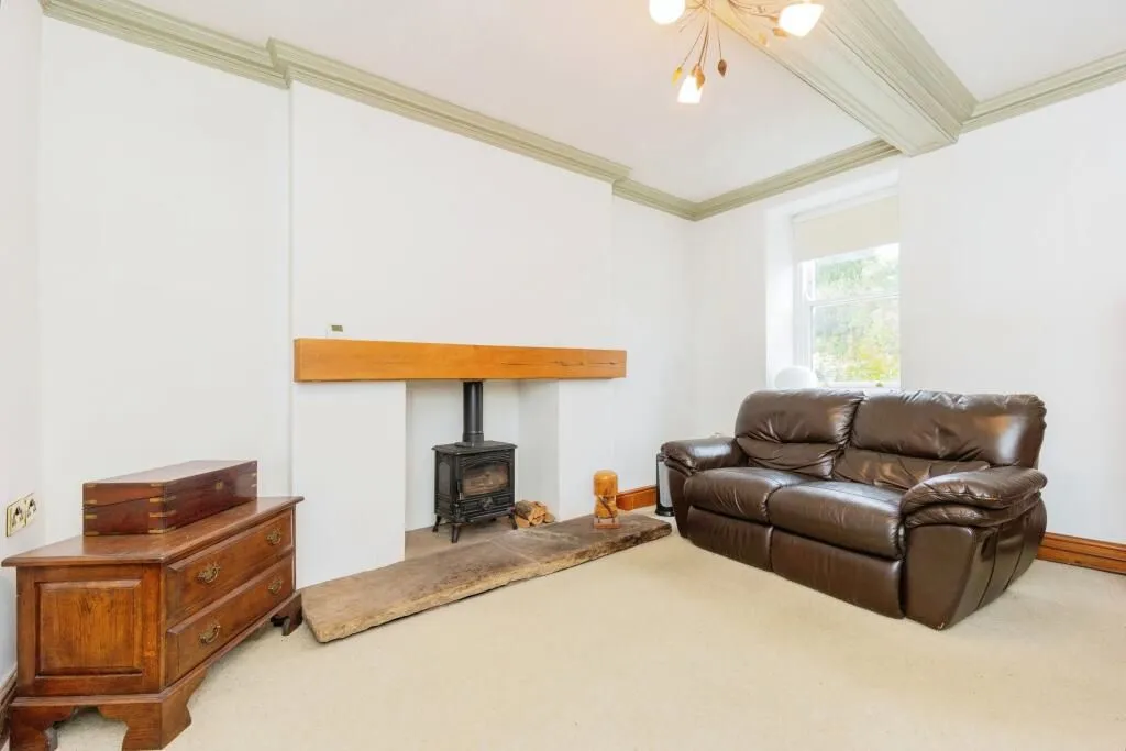 Hadfield, Glossop, Derbyshire, SK13 1NT - Online Auctions