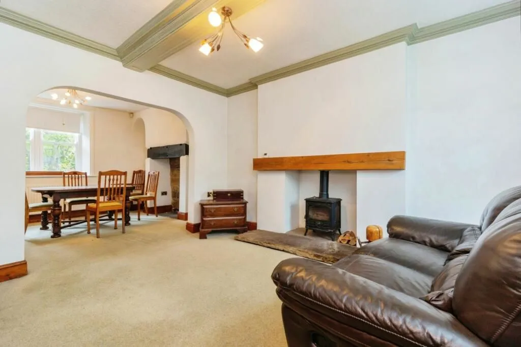Hadfield, Glossop, Derbyshire, SK13 1NT - Online Auctions