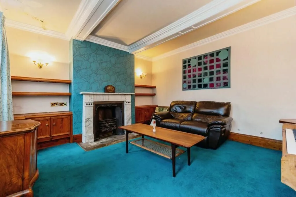 Hadfield, Glossop, Derbyshire, SK13 1NT - Online Auctions