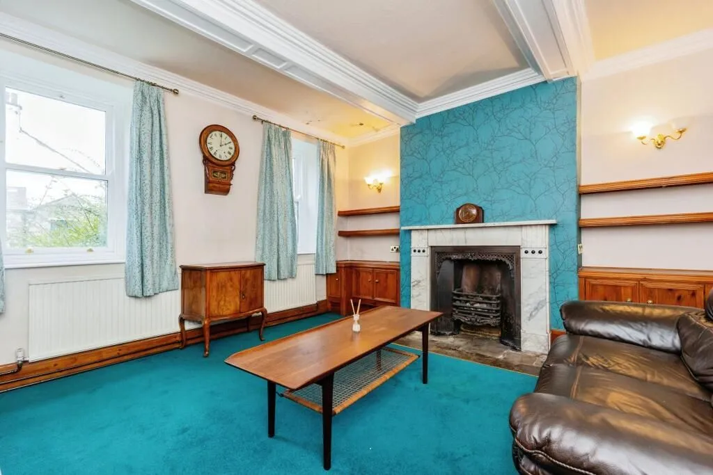 Hadfield, Glossop, Derbyshire, SK13 1NT - Online Auctions