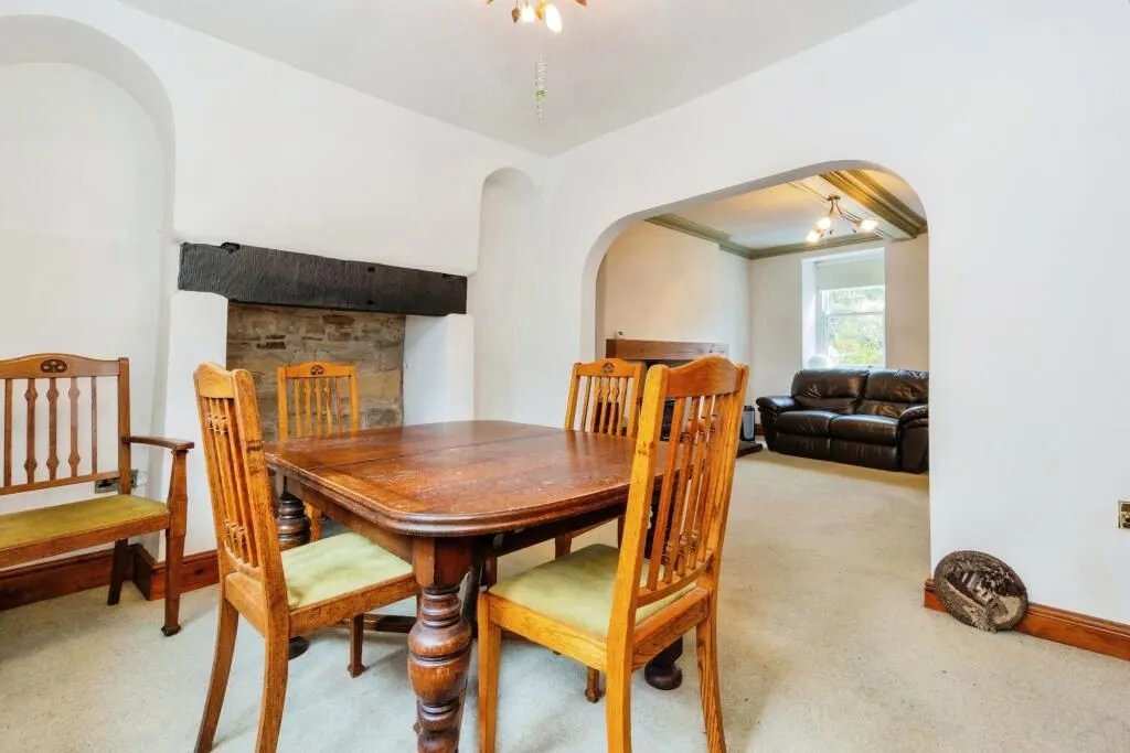 Hadfield, Glossop, Derbyshire, SK13 1NT - Online Auctions