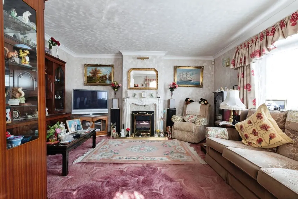 Enfield, Middlesex, EN1 4NU - Online Auctions