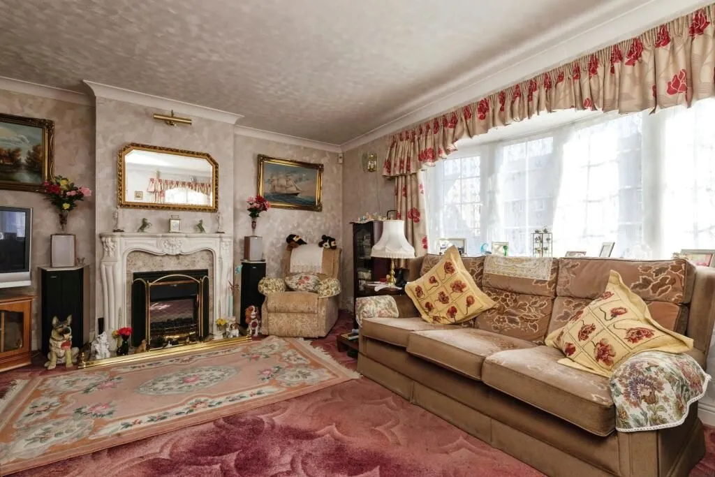 Enfield, Middlesex, EN1 4NU - Online Auctions