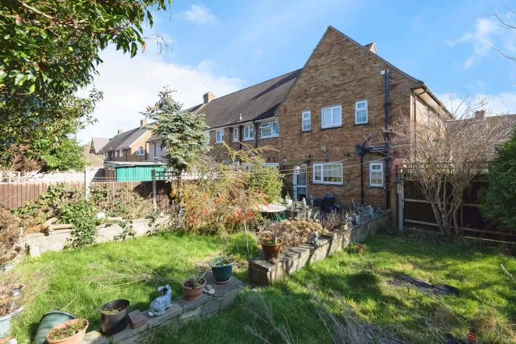 Enfield, Middlesex, EN1 4NU - Online Auctions