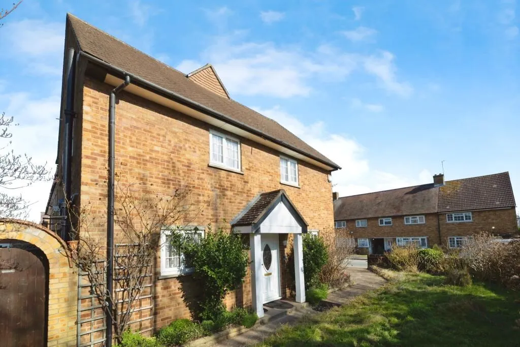 Enfield, Middlesex, EN1 4NU - Online Auctions