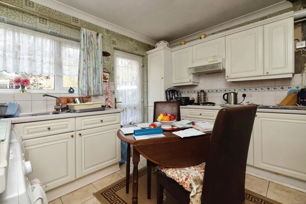 Enfield, Middlesex, EN1 4NU - Online Auctions