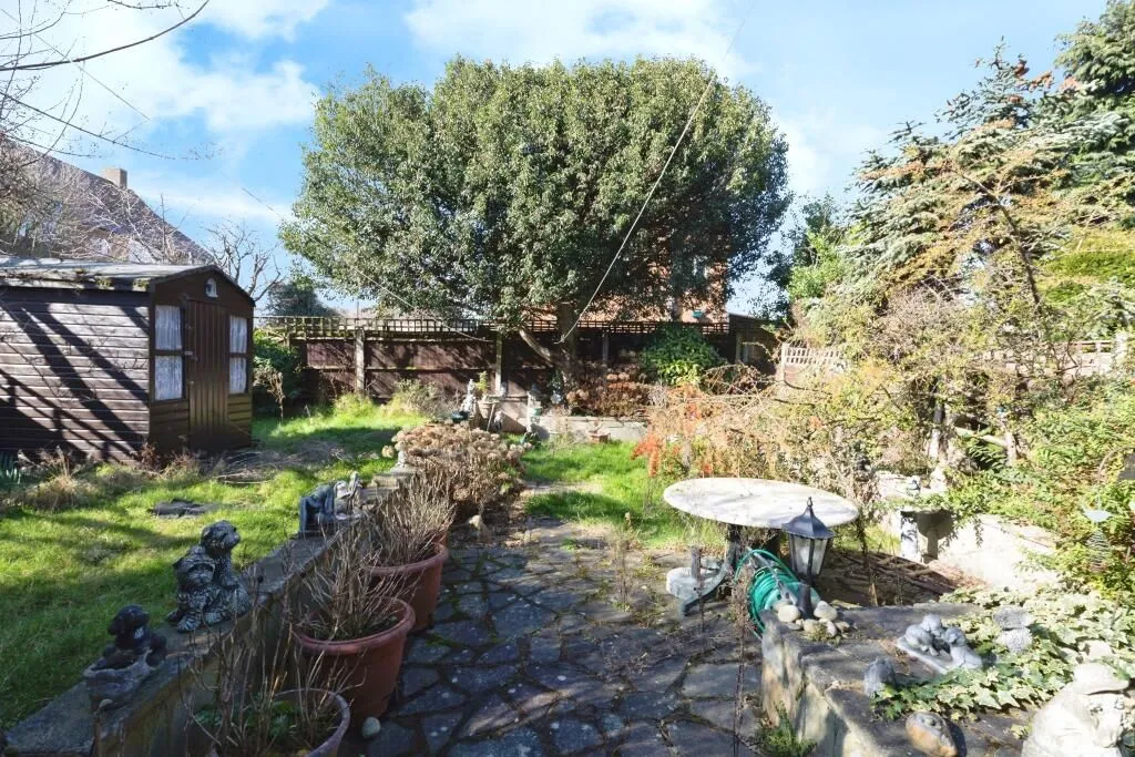 Enfield, Middlesex, EN1 4NU - Online Auctions